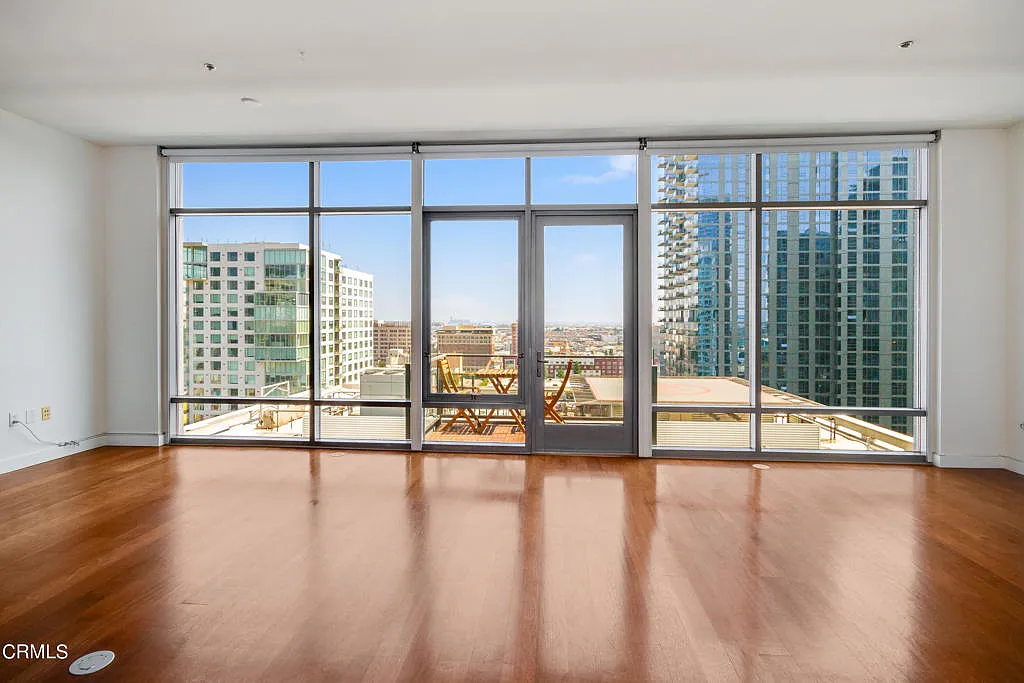 Building Photo - 1100 S Hope St #1709
