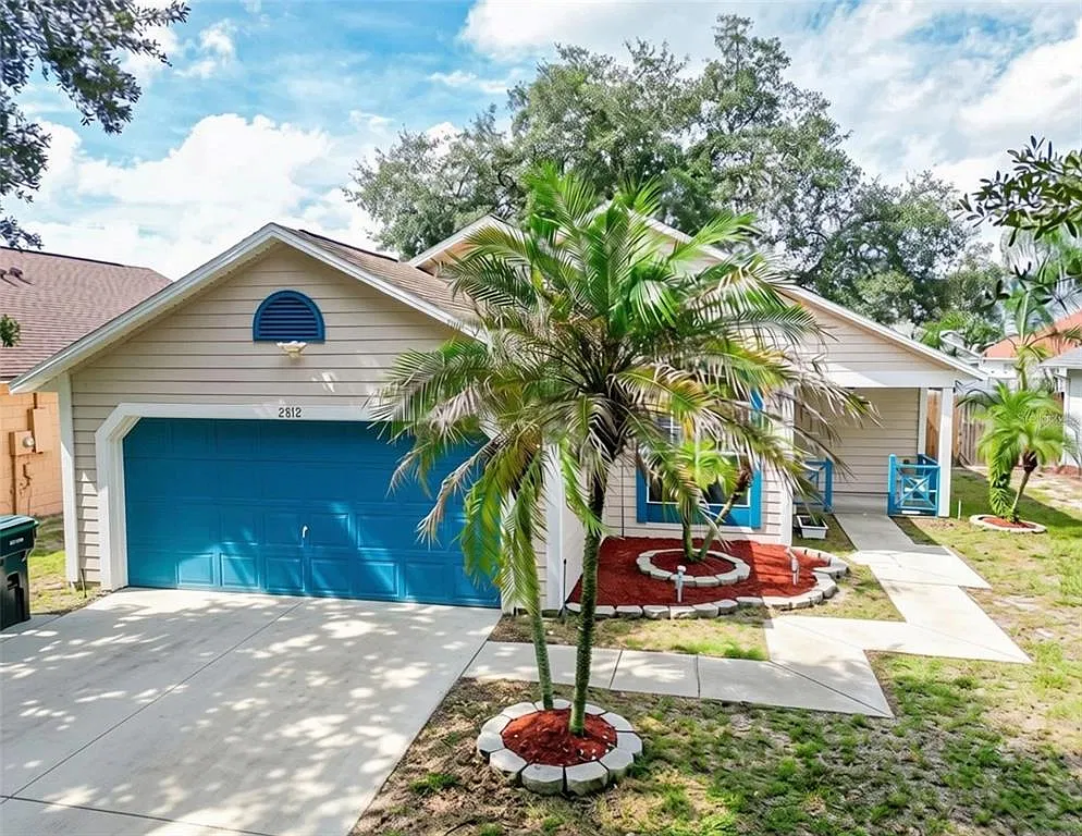 3 bed, 2.0 bath, 1243 sqft, $2,300 — Photo 1