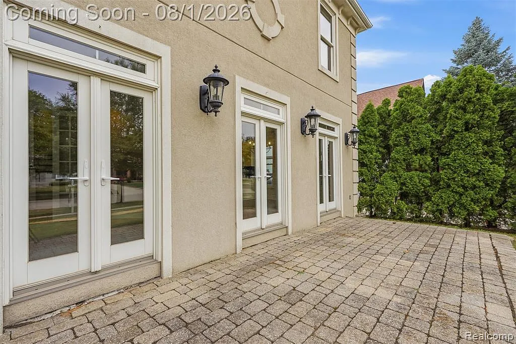 4 bed, 4.5 bath, 4350 sqft, $6,750 — Photo 2