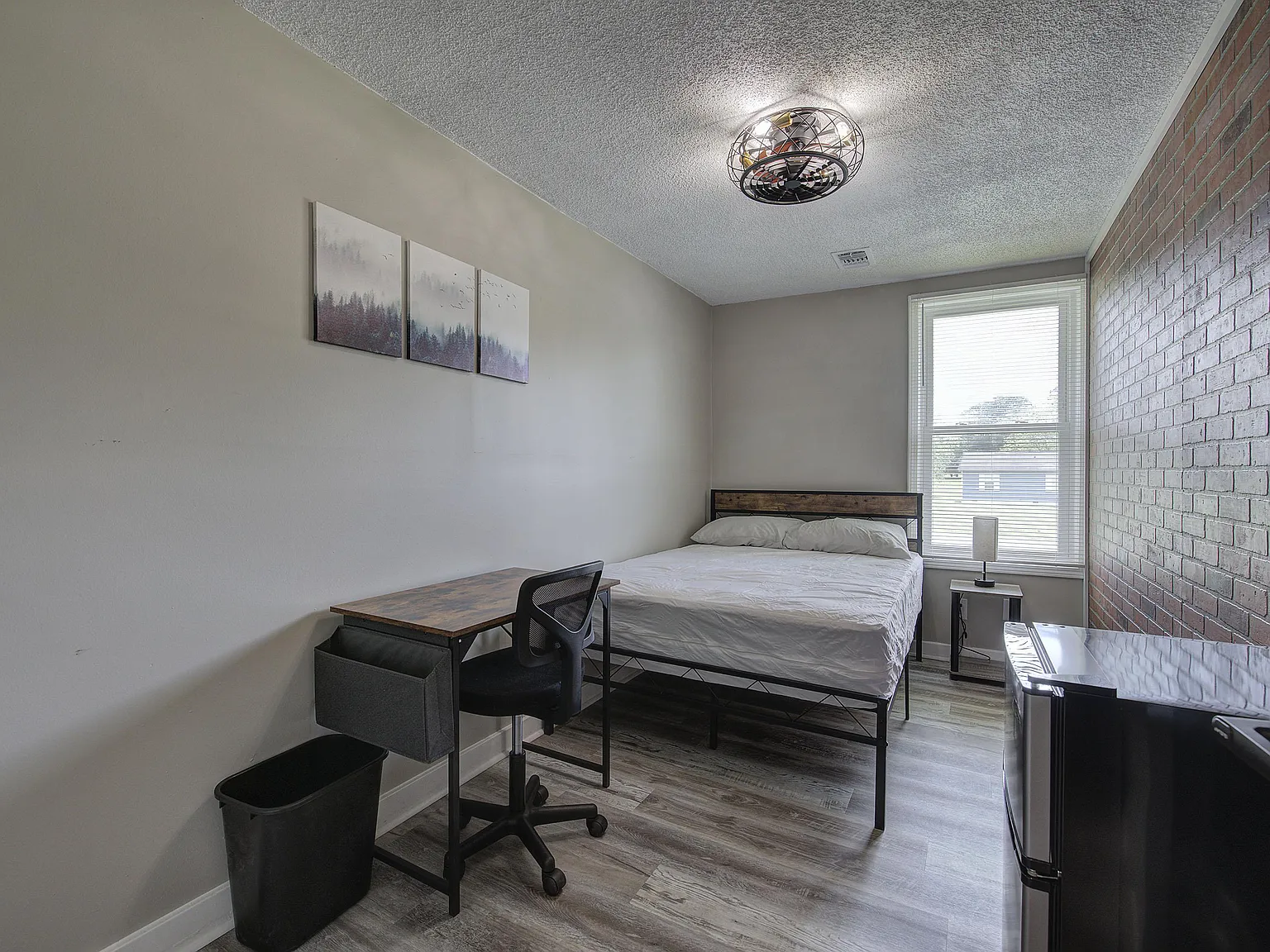 4 bed, 2.5 bath, 2000 sqft, $819 — Photo 1