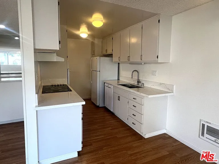 6000 Canterbury Dr #6000D212 — Photo 28