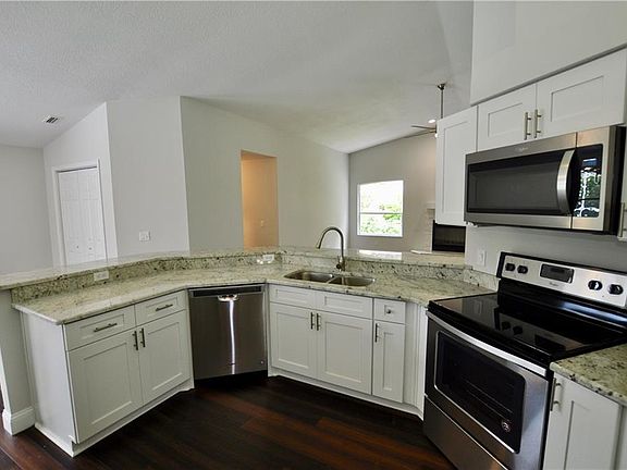 3rd image of 2733 Bent Leaf Dr