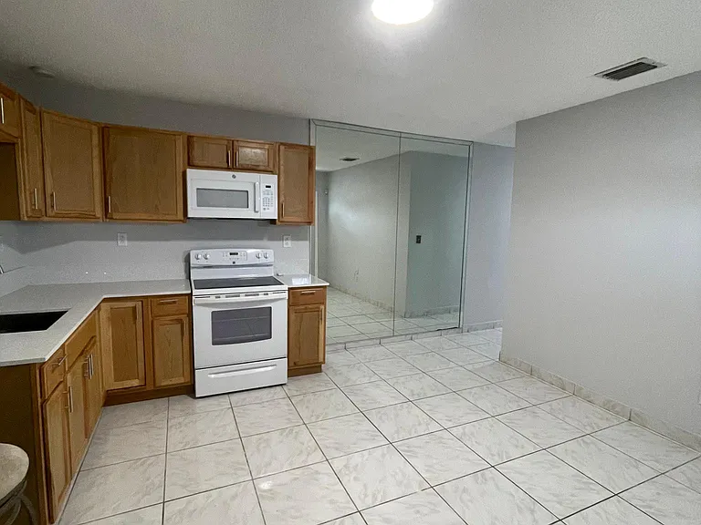 11875 SW 184th St #1 — Photo 2