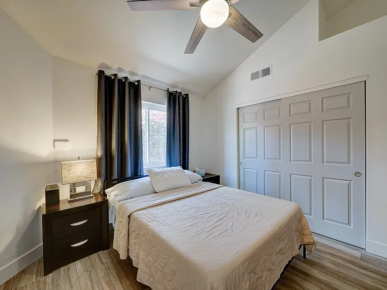 1358 W Meadow Green Ln — Photo 32
