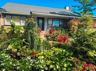 760 Oakleigh Rd, Valley Stream, NY 11581