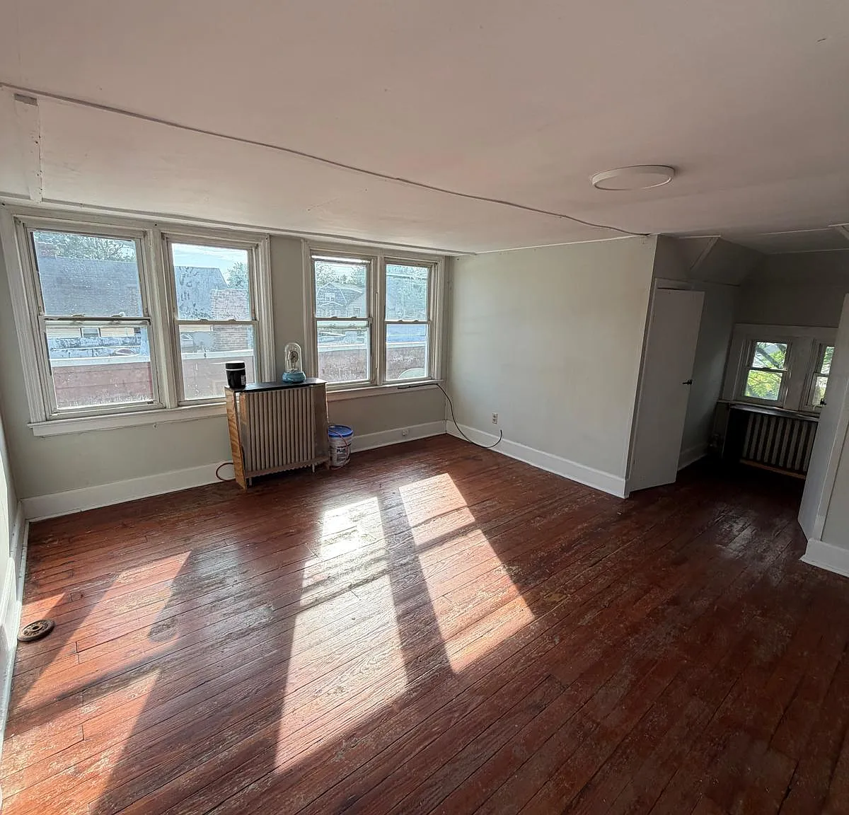 6 bed, $3,000 — Photo 4