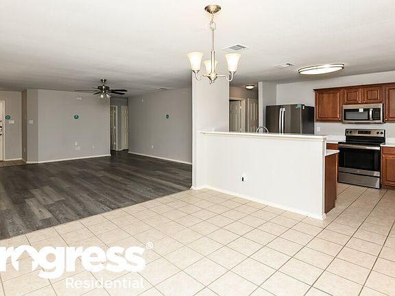 5th image of 4844 Trail Hollow Dr