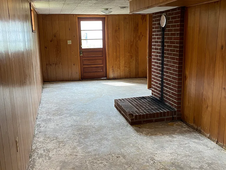7 N Pershing Rd — Photo 13