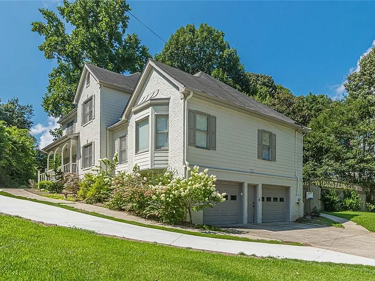 4996 N Peachtree Rd — Photo 3