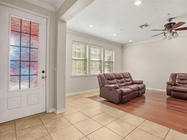 561 Telfair Square Ct — Photo 3