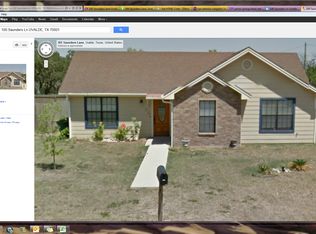 100 Saunders Ln, Uvalde, TX 78801