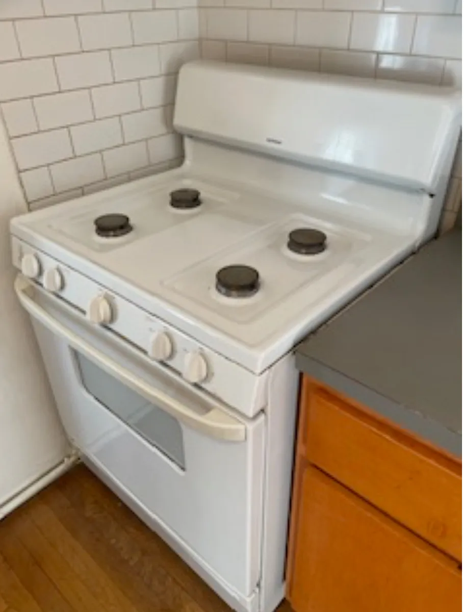 Building Photo - 3662 White Plains Rd #2