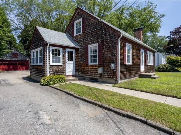 73 Lindy Ave, Riverside, RI 02915