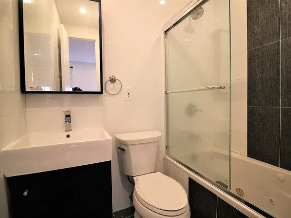 600 Quincy Street image 4 of 7