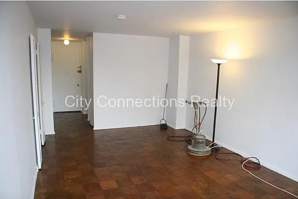 Rented by City Connections Realty | media 19