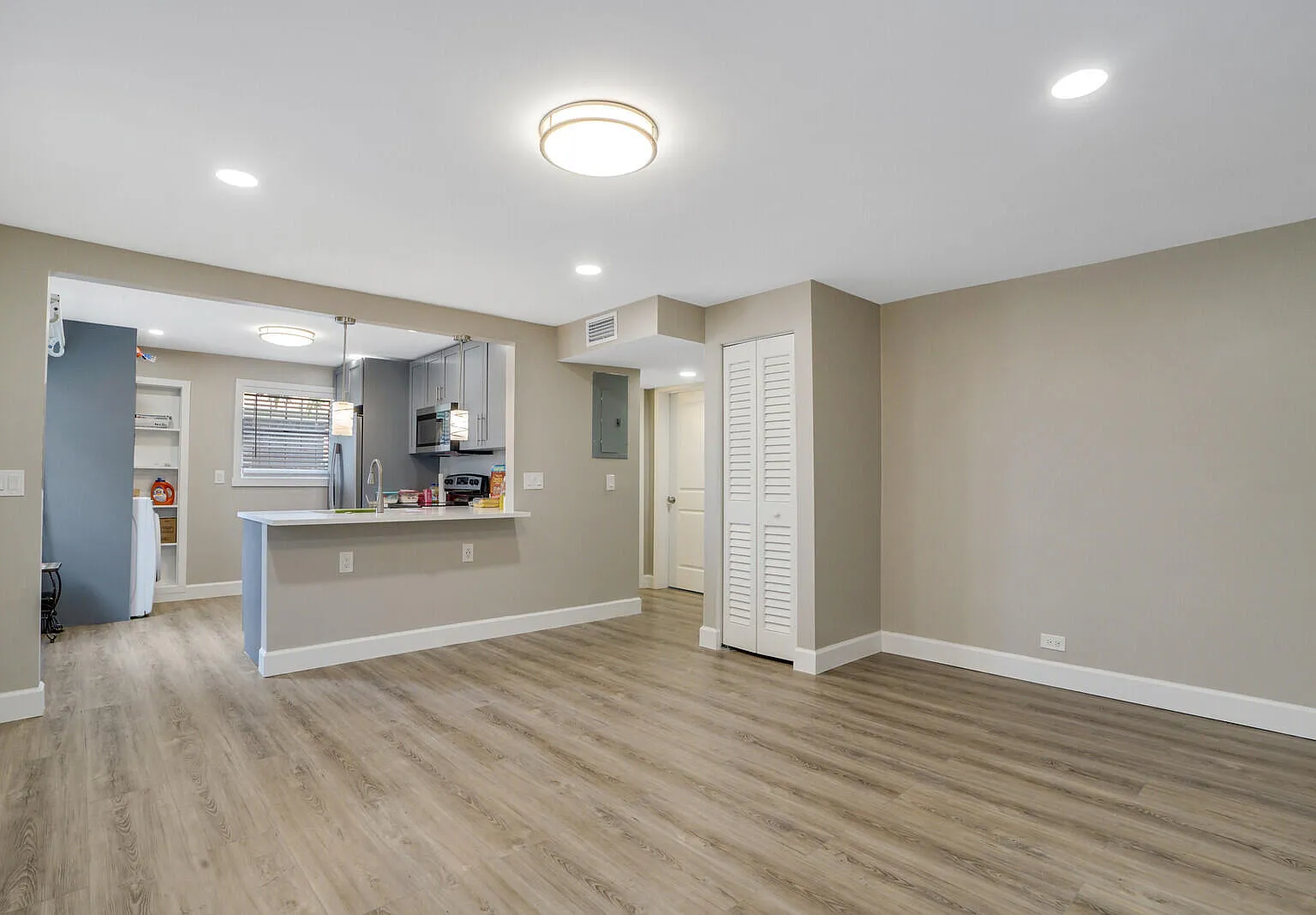 2 bed, 1.0 bath, 957 sqft, $1,900 — Photo 3