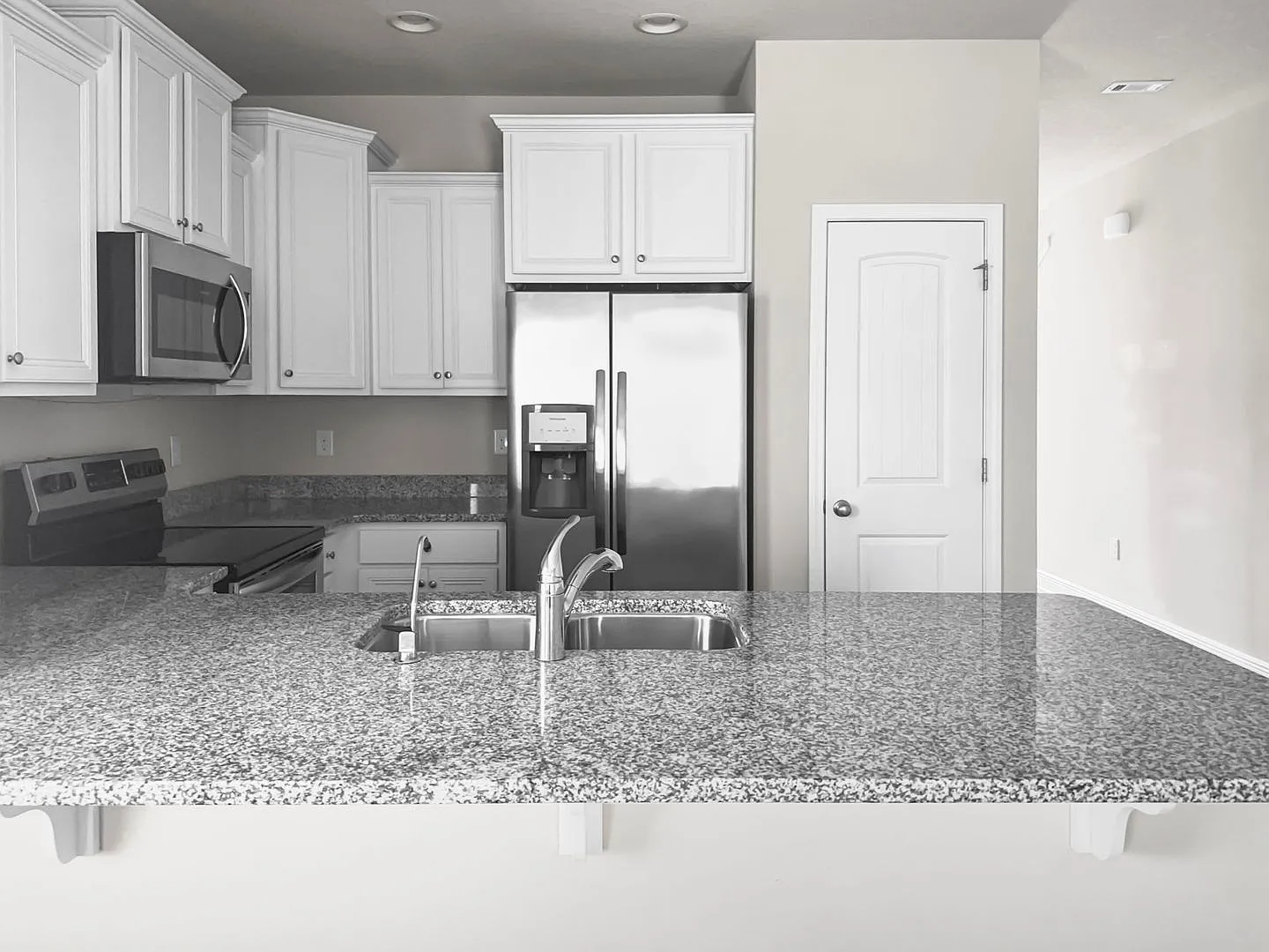 Coming Soon: 3-Bed End Unit in the Desirable Miller's Crossing — Photo 3