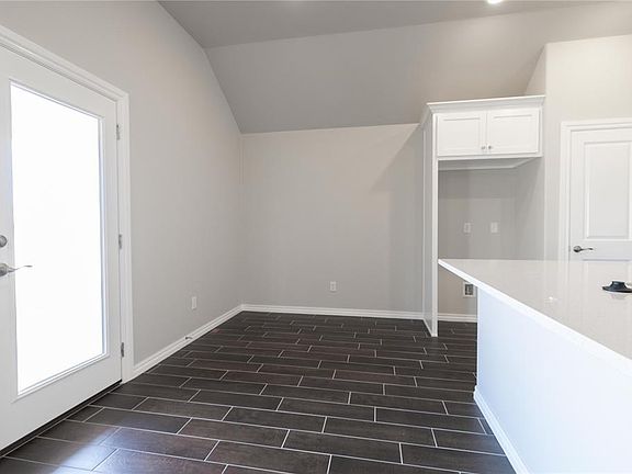 3rd image of 3717 Lynne Ave