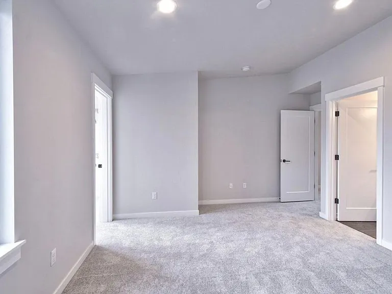 5551 SE Logan Ln — Photo 17