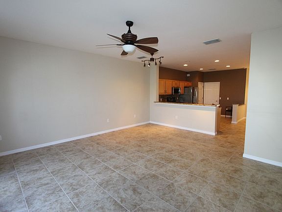5th image of 1056 Hampton Cir