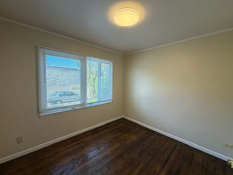 820 Winchester Dr — Photo 7