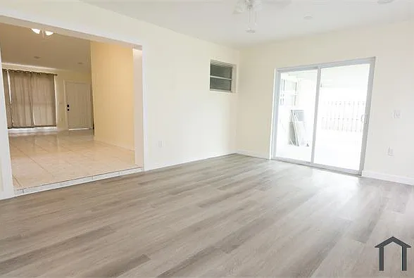 11500 NW 35th Pl — Photo 1