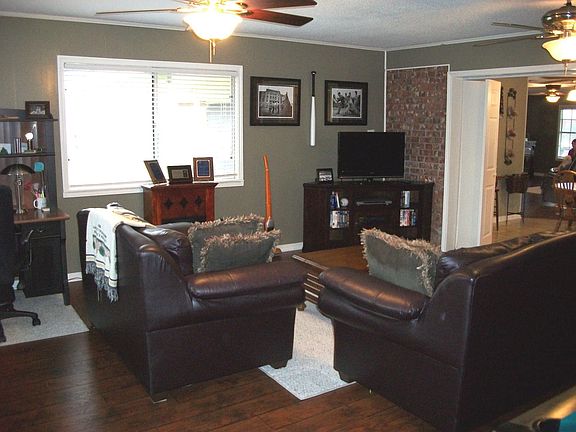 4th image of 215 Bonvue St