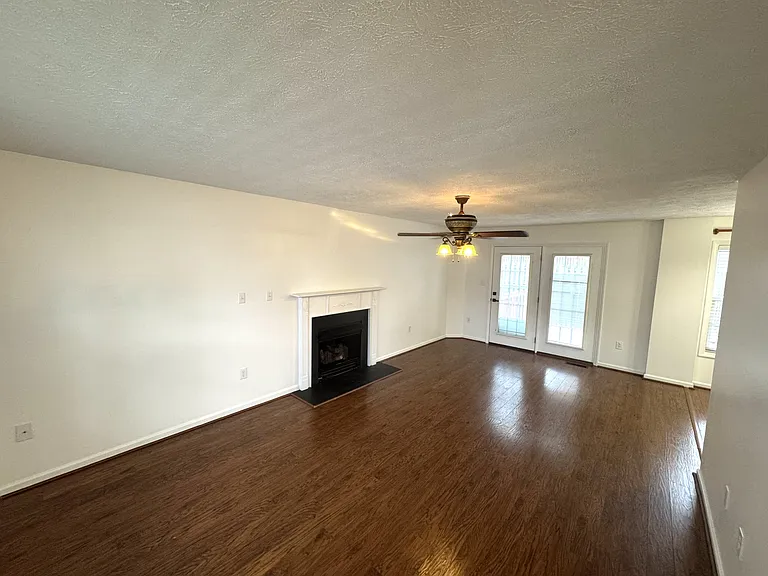 1050 Roundabout Rd — Photo 2