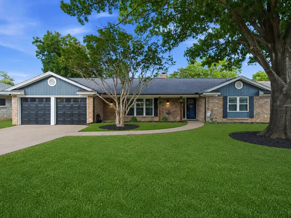 2116 Stonegate Dr N, Bedford, TX 76021