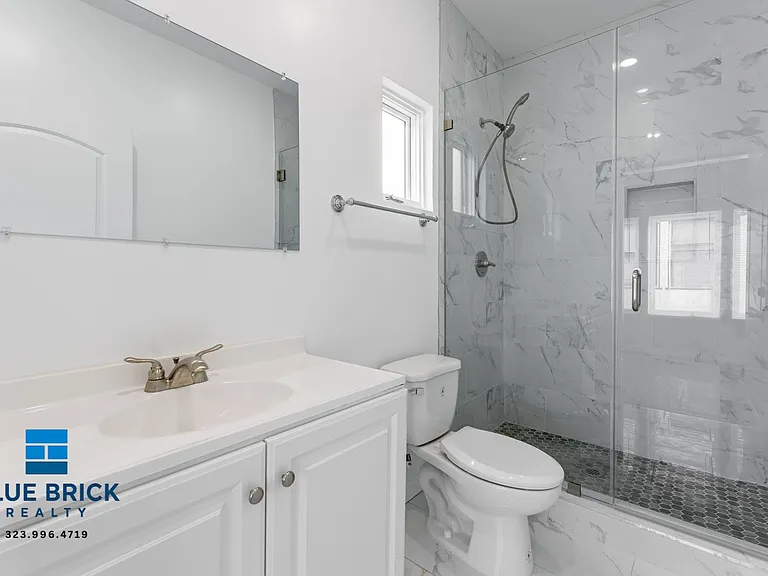 1166 1/2 W 29th St #1166-1/2 — Photo 8