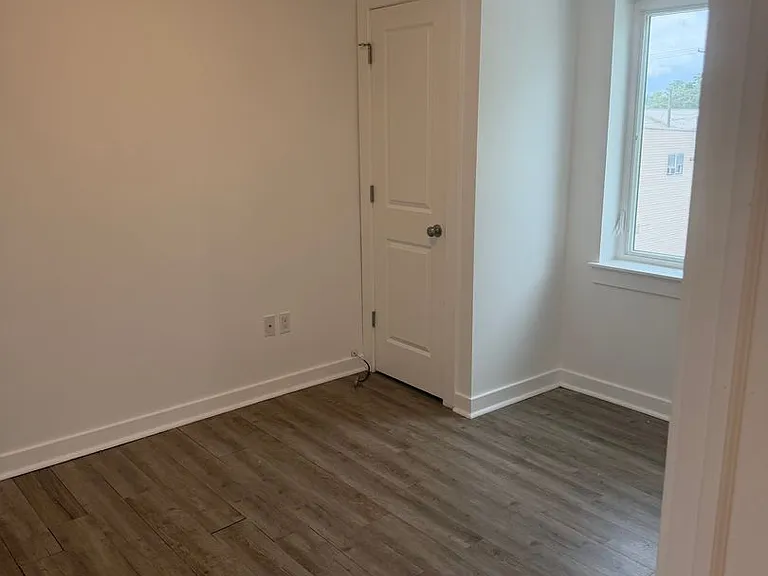 59 Throckmorton St — Photo 9