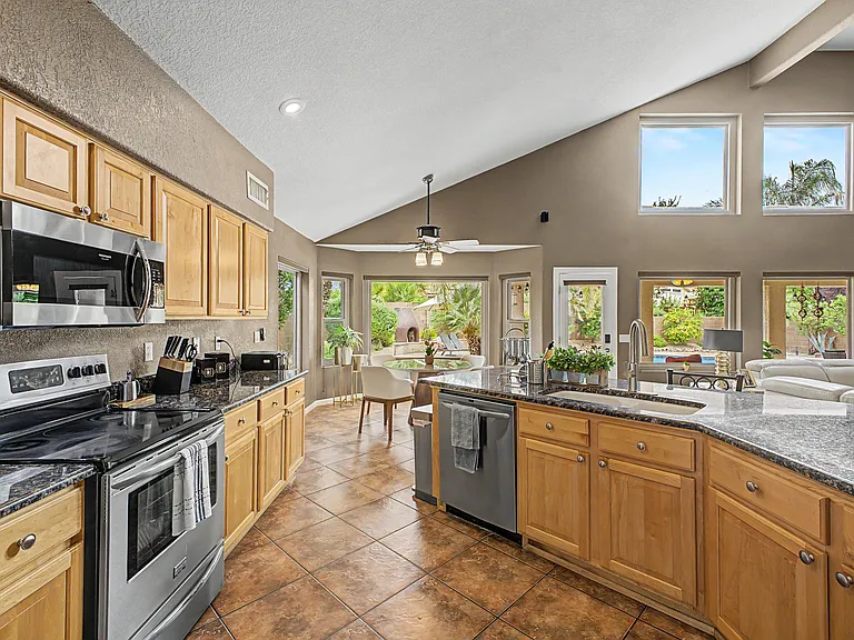 12410 N Echo Valley Dr — Photo 23