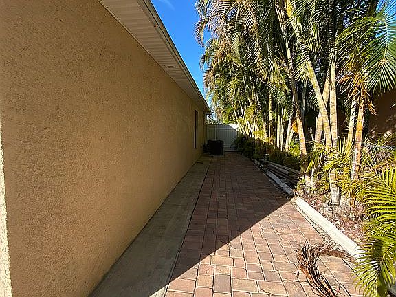 5th image of 3927/3929 Chiquita Blvd S