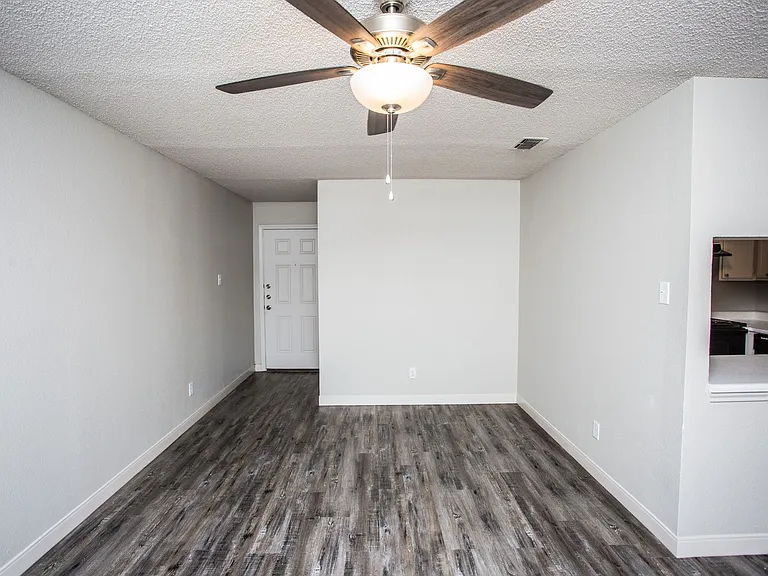 Saddlewood Apartments — Photo 35