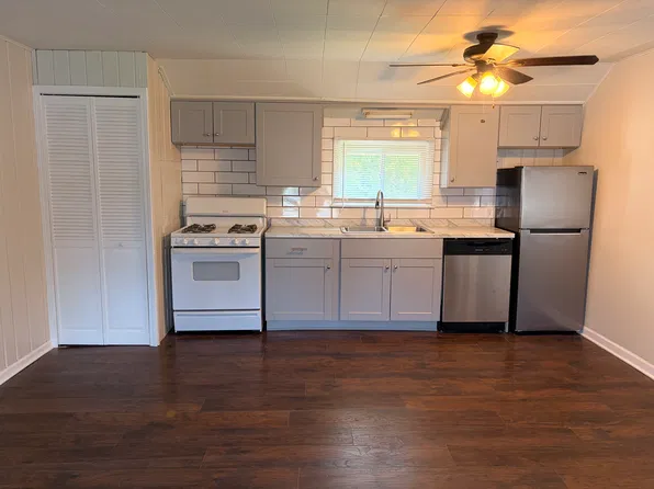610 E Main St APT D, Flushing, MI 48433