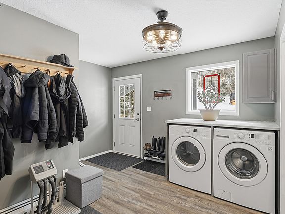 3rd image of 1394 Burfield Dr