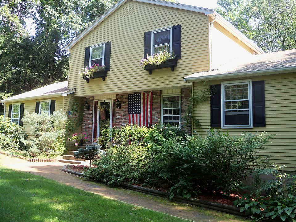 1st image of 7 Stony Brook Dr