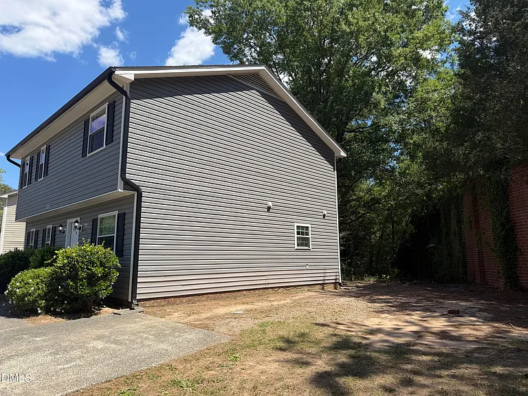 208 Bridgefield Pl #B — Photo 2