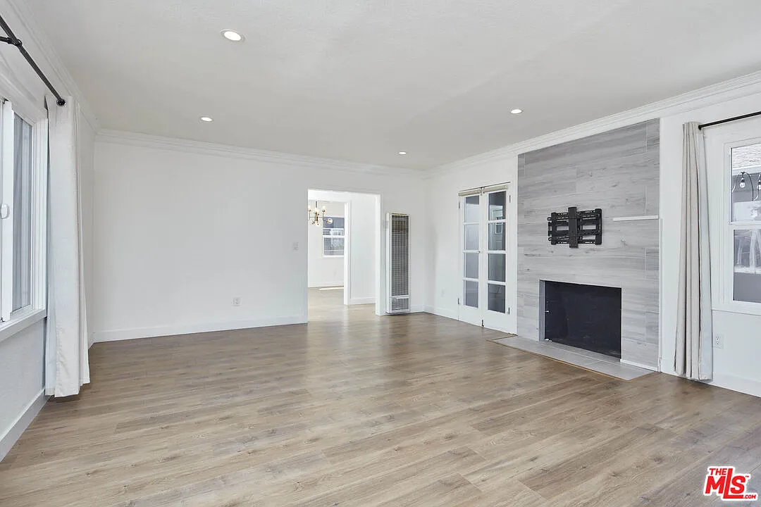 2 bed, 2.0 bath, 1341 sqft, $4,150 — Photo 2