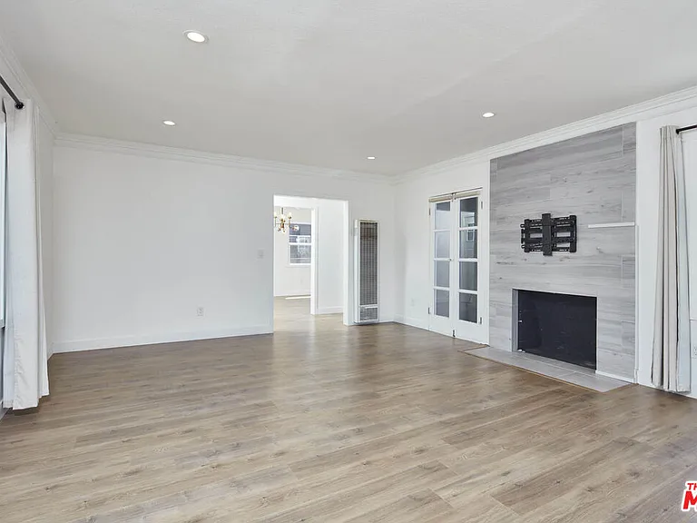 2904 W 81st St — Photo 2