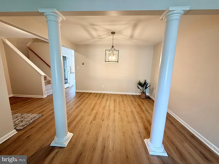 1422 Oxford Cir — Photo 7