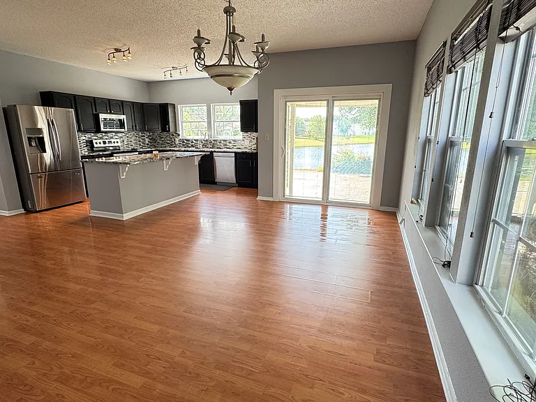 10105 Yosemite Ln — Photo 3