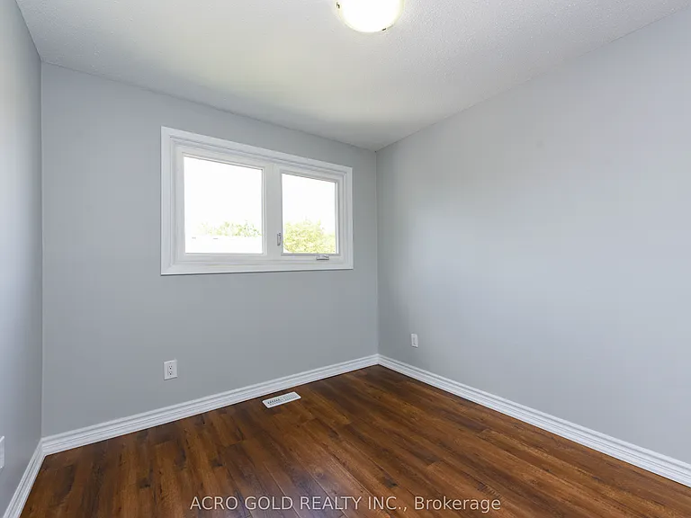 19 Hoskins Sq — Photo 26