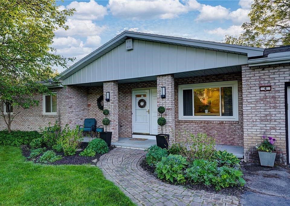 1st image of 4 Knobb Hill Dr