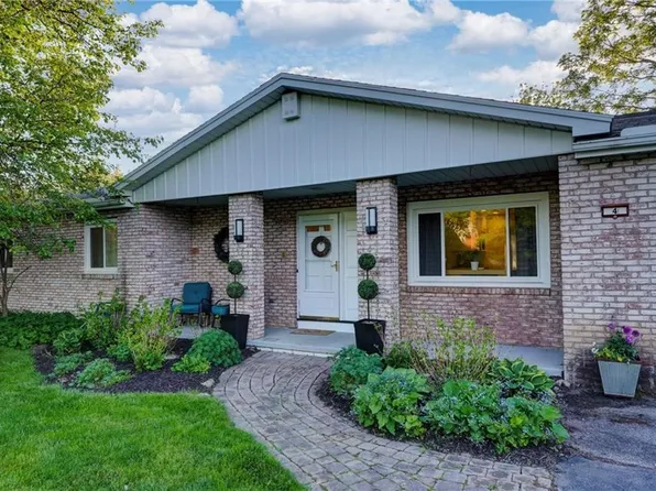4 Knobb Hill Dr, Pittsford, NY 14534