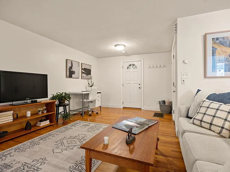 280 E St #1 — Photo 3