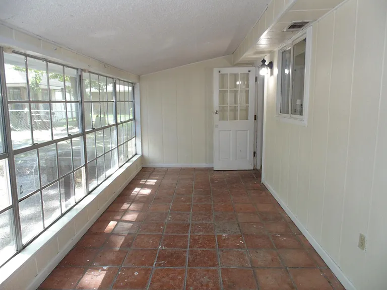 3662 Harrison St — Photo 5