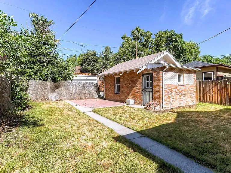 1015 Madison St — Photo 24