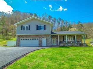 1312 Garretts Fork Rd, Chapmanville, WV 25508