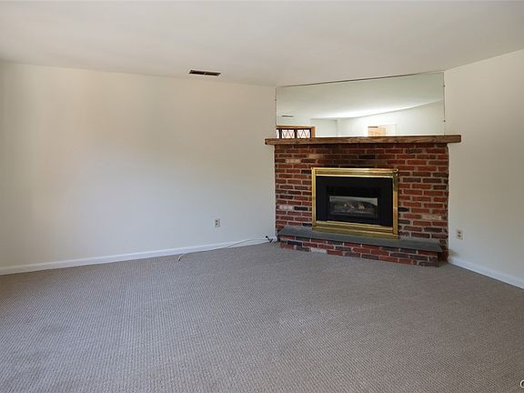 5th image of 296 Higgins Dr